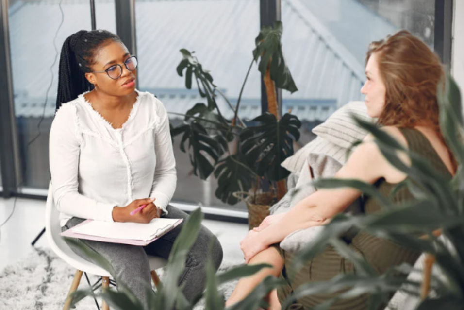 Client talking with her therapist about her eating disorder